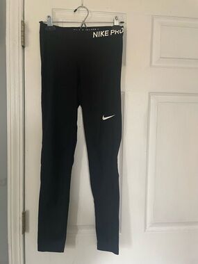 Nike Pro Women’s Athletic Leggings